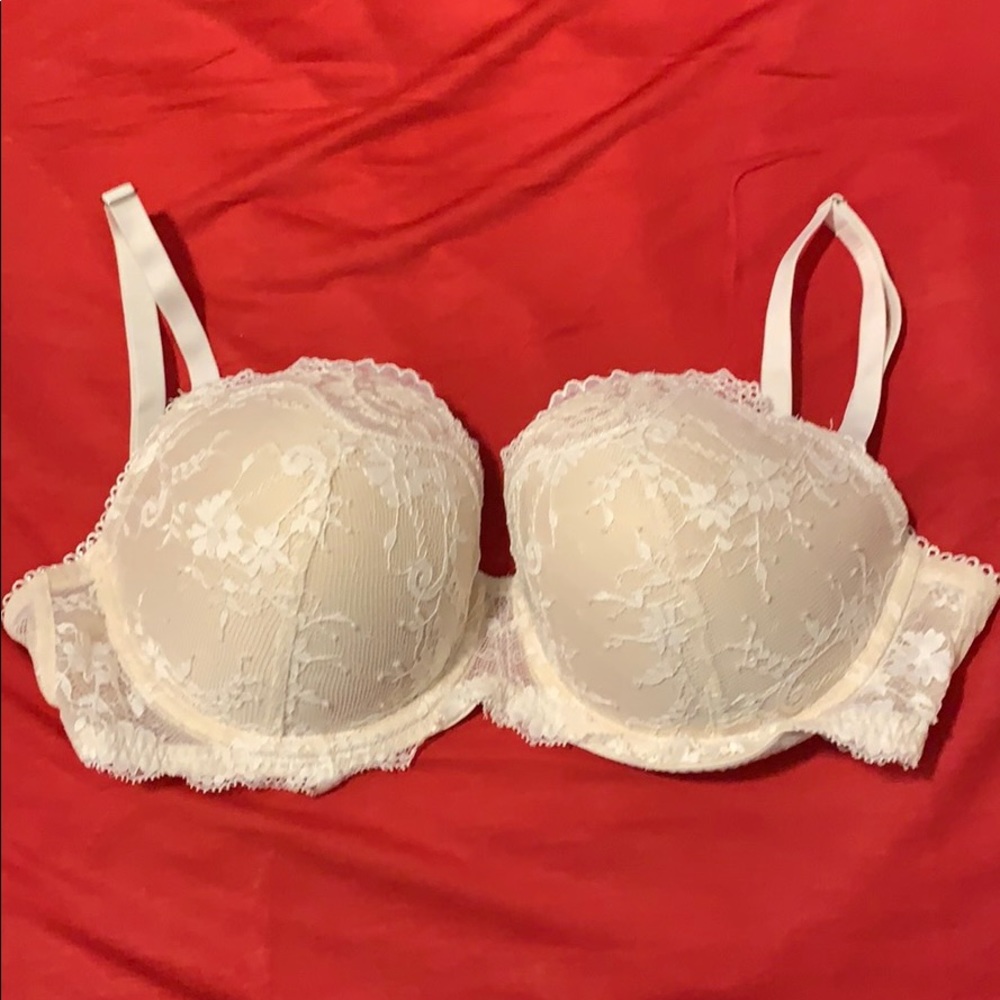 NWOT Victoria’s Secret Dream Angels white lace bra